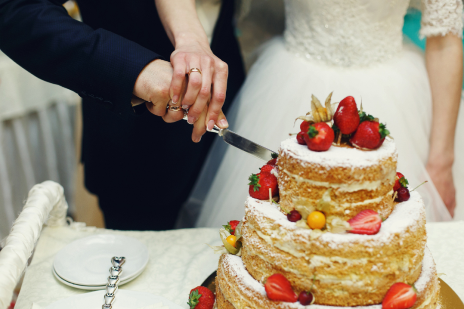 How to Save Money on Your Wedding Cake Without Losing Quality